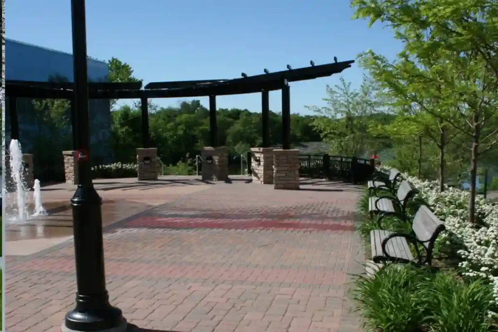 snapshot of Nowthen, MN featuring scenic landmark
